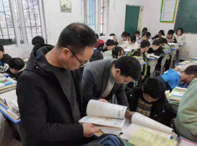 四川省宣汉中学复读收费