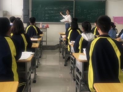 四川有日语的复读学校吗